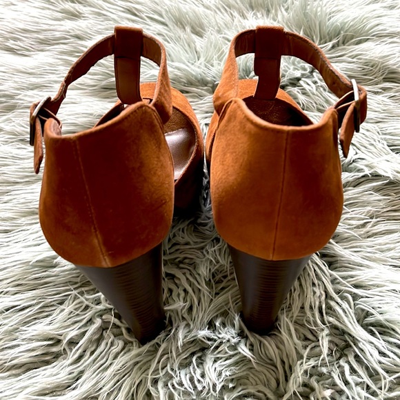 COPY - Breckelle’s Brown Suede Platforms Size 8 - Picture 3 of 4